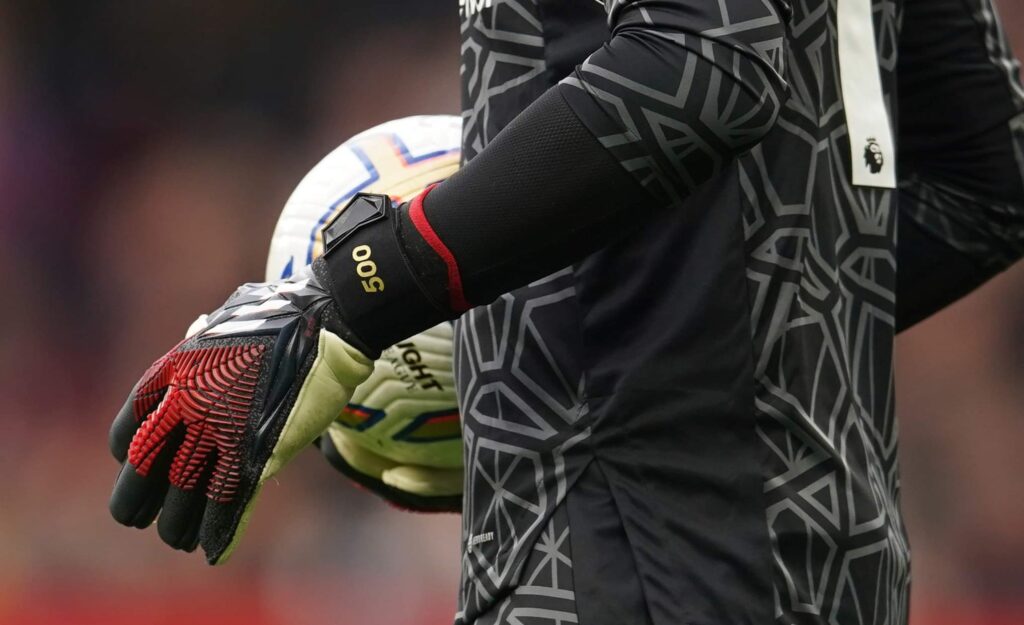 canto Marina Arreglo Únicos: Adidas le fabrica a De Gea guantes especiales por su partido 500  con Manchester United [VIDEO] -